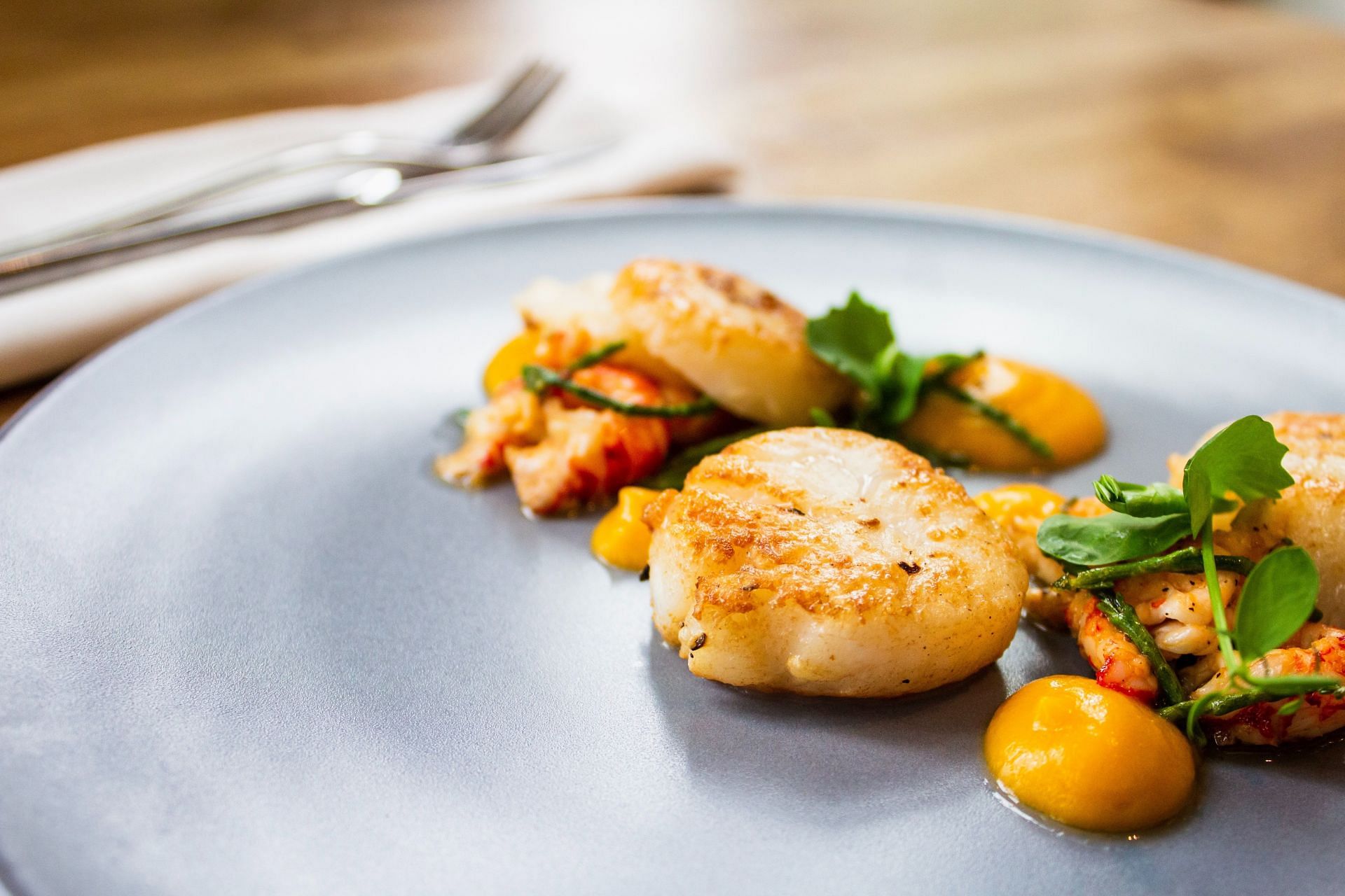 The diet focuses on high-fat foods. (Image via Unsplash/ Louis Hansel)
